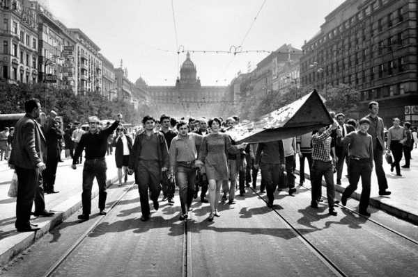 The Day the Soviets Arrived to Crush the Prague Spring, in Rarely Seen Photos | 