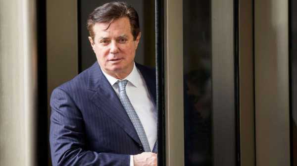 Democrats ask for records from Manafort lender who sought Secretary of Army job