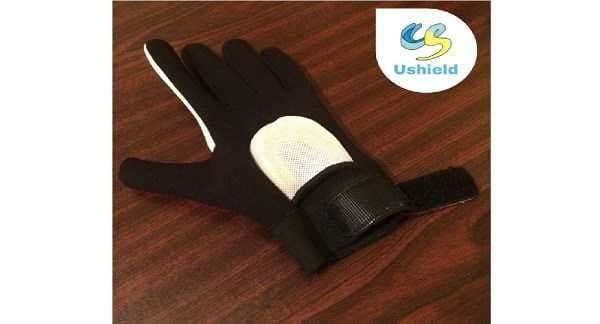 Tipperary students design gumshield-storing glove suitable for Gaelic football
