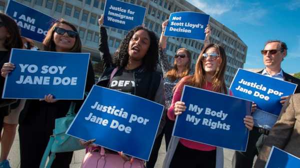Court: government can't block immigrant teens from abortion