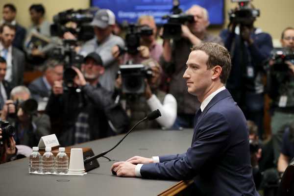 Zuckerberg won’t commit to making data privacy as easy as possible