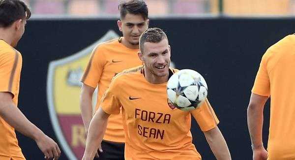 Roma squad wear 'Forza Seán' shirts in tribute to Irish Liverpool fan