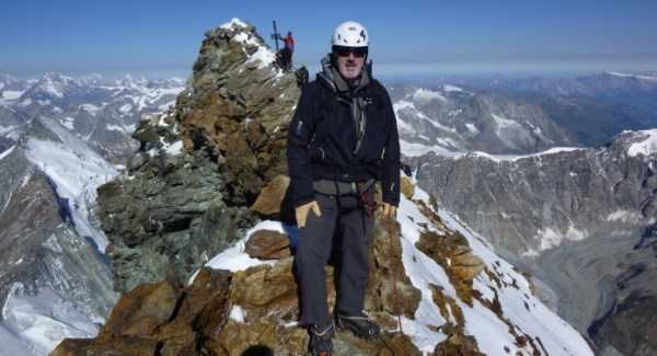 Dublin born woman makes history with Everest summit, Cork man just misses out 