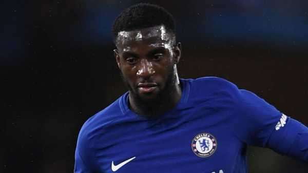 Tiemoue Bakayoko gives backing to Chelsea head coach Antonio Conte
