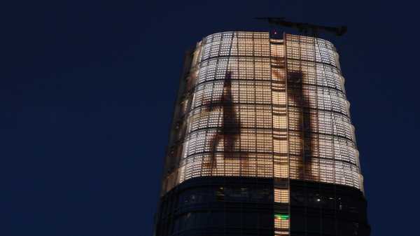 The Bright Lights of the Salesforce Tower | 
