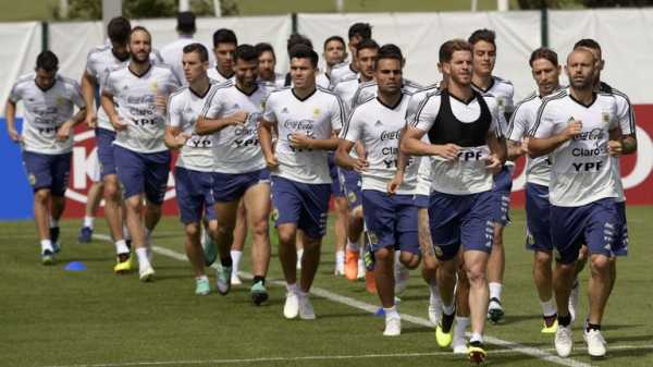 Argentina's Javier Mascherano denies rift between players and coach Jorge Sampaoli