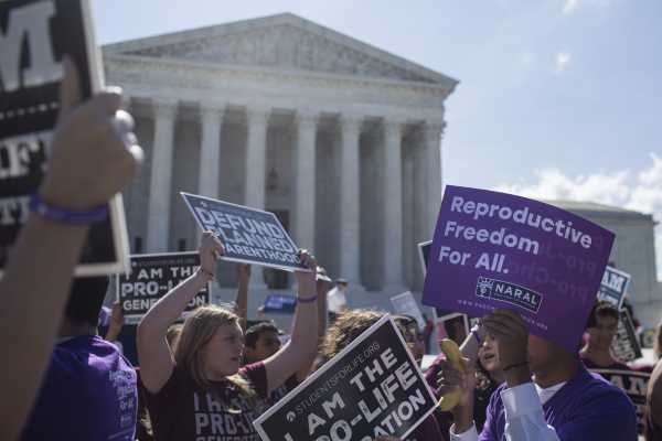 Supreme Court sides with anti-abortion "crisis pregnancy centers" in First Amendment case