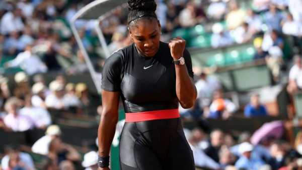 Serena Willams looms amid unprecedented scenes in Wimbledon women's singles