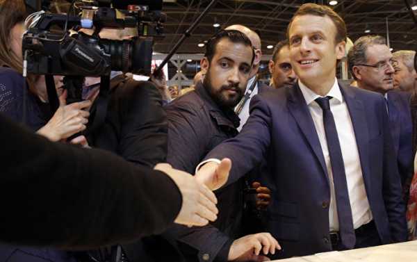 Macron Slammed for 'Giving Finger’ With 'Not My Lover' Response to Bodyguard Row