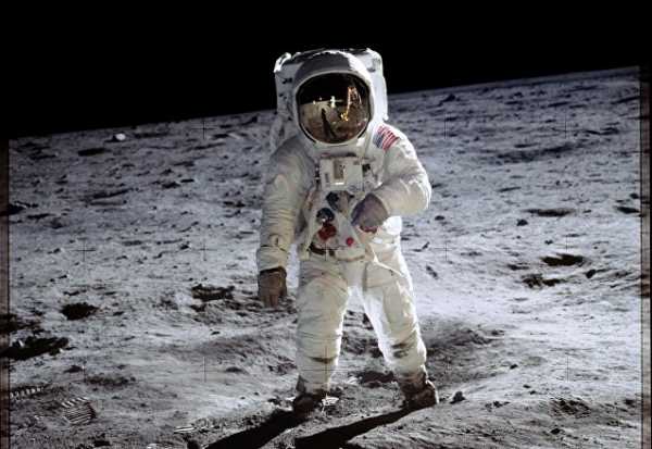 Poll: Over Half of Russians Don't Believe America Landed on the Moon