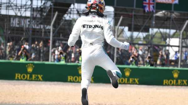 British GP Qualifying: Lewis Hamilton beats Sebastian Vettel to pole
