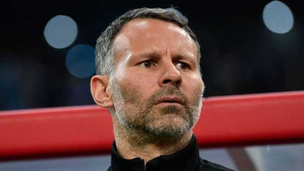Ryan Giggs backs Jose Mourinho to remain Manchester United manager