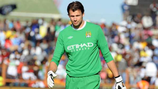 Can Man City sign a goalkeeper after Claudio Bravo's injury?