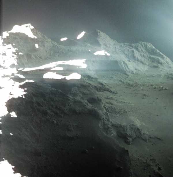 ESA Offers Look at Comet Landscape Taken by Rosetta Spacecraft (PHOTO)