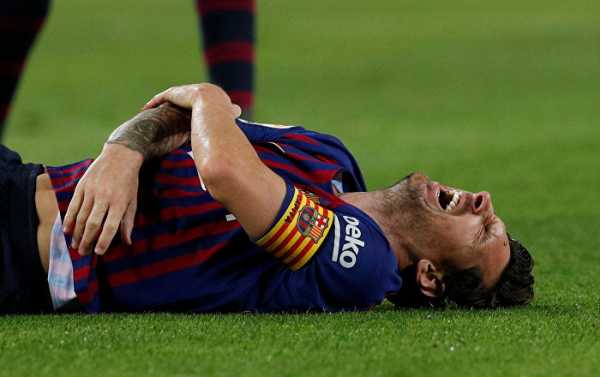 Fans Fret as Messi to Miss Barca Clash With Real Madrid Over Arm Injury