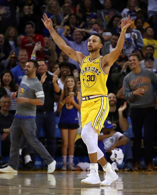 Steph Curry adds to his ridiculous highlight reel with unbelievable bounce shot