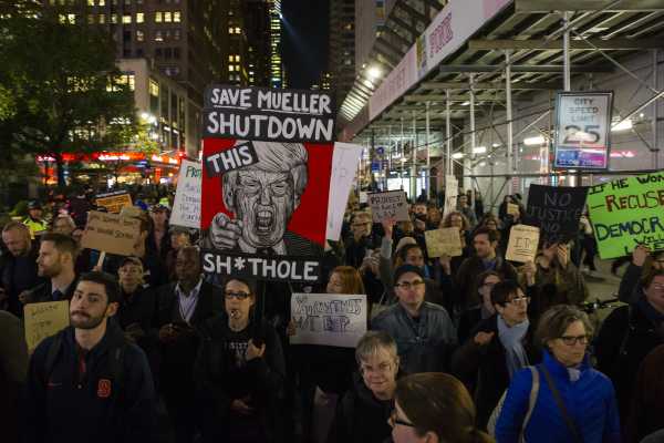 "Protect Mueller" protests pop up across the country