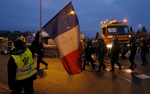French Senate Backs Proposed Social Measures in Response to Yellow Vest Rallies