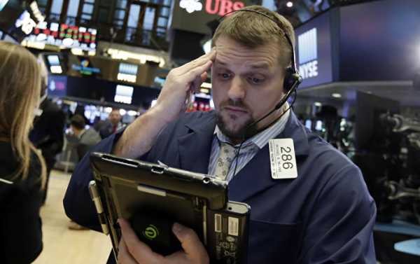 US Stocks Slump as Dow Falls Nearly 800