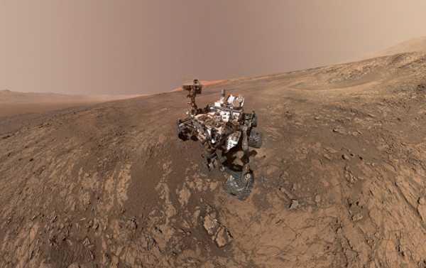 NASA's Curiosity Rover Finds Mysterious Shiny Object on Mars (PHOTO)
