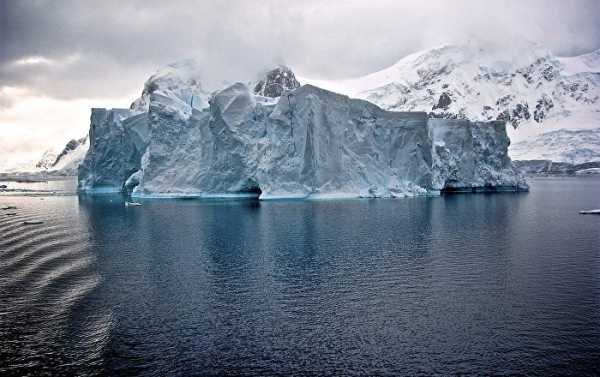 'Surprising' Signs of Ancient Life DISCOVERED in Antarctica Lake (VIDEO)