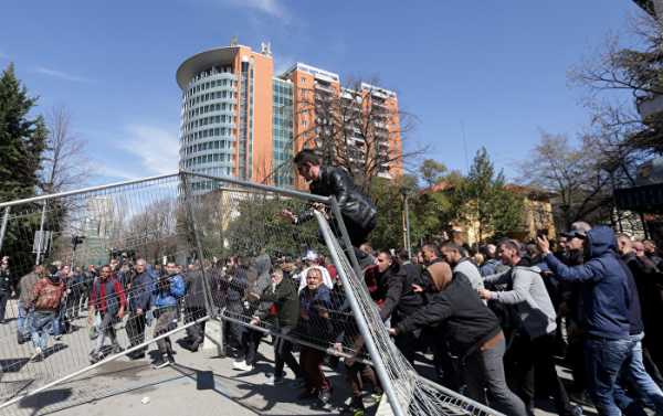 Police Use Tear Gas, Water Cannons at Anti-Gov't Rally in Tirana – Reports