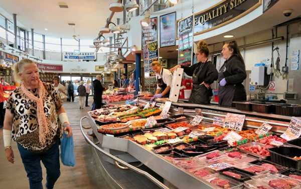One in 10 UK Shoppers Stockpiling Food to Prepare for No-Deal Brexit - Survey