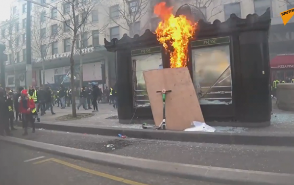 High-End Venues in Paris Looted, Set on Fire Amid Protests (PHOTO, VIDEO)