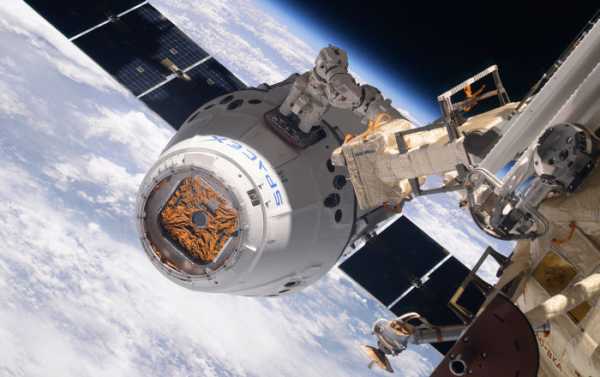 US SpaceX's Dragon Cargo Spaceship Docks to International Space Station - NASA