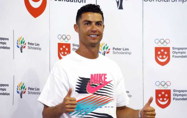 Bulging Football News: Ronaldo Flaunts Abs in New CR7 Underwear Promo