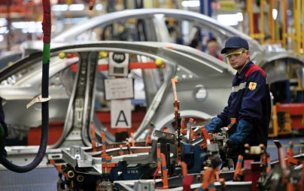 Vauxhall CEO 'Ready' to Close Ellesmere Plant, Slash 1,000 Jobs as Boris Johnson Drafts Brexit Plans