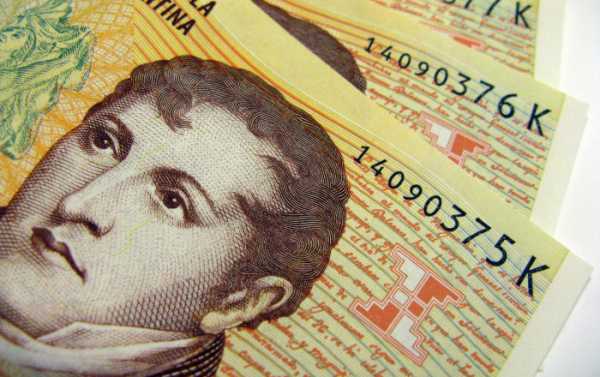 Argentina's Peso Drops by Almost 11% After Slight Improvement - Bank Data