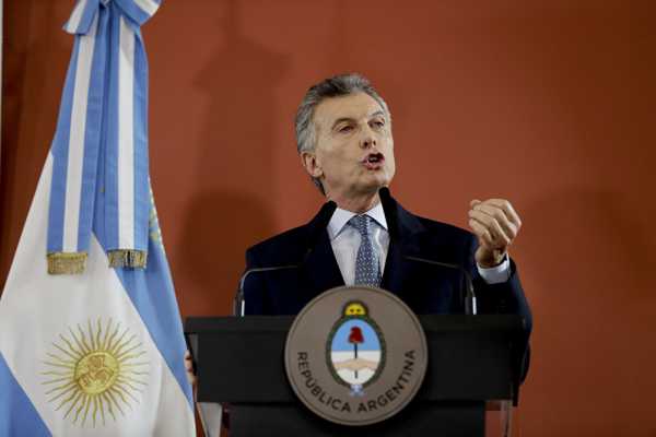 Argentina's Peso Drops by Almost 11% After Slight Improvement - Bank Data