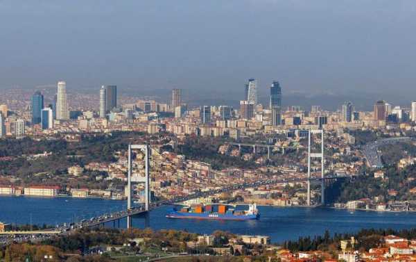 Videos of Cargo Ship Crashing Into Shore in Istanbul’s Bosphorus Strait Emerge Online