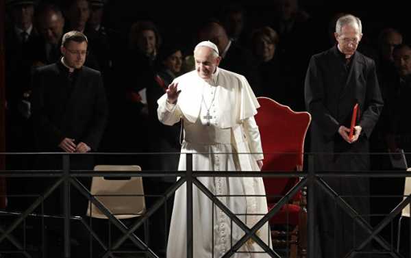 Pope Francis Holds Palm Sunday Mass Without Public Due to Coronavirus Outbreak – Video