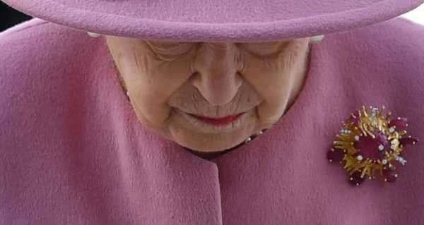 Queen Elizabeth’s Top Housekeeper Quits After Decades Amid ‘Embarrassing’ Staff Rebellion