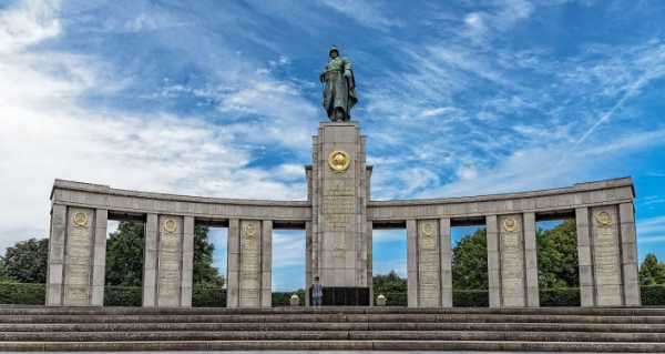 Steinmeier Lays Wreath at Berlin’s Soviet War Memorial on 80th Anniversary of Nazi Attack on USSR