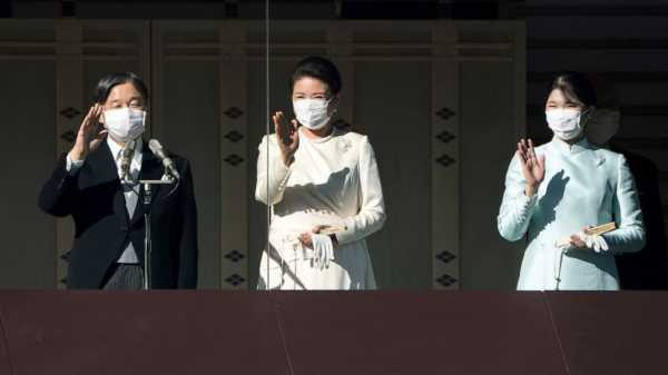 Japanese emperor greets crowd at palace after COVID hiatus