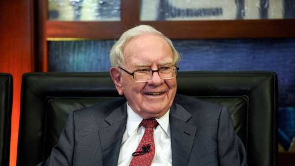 Warren Buffett’s firm buys more Occidental Petroleum and now owns more than 25% of the oil producer