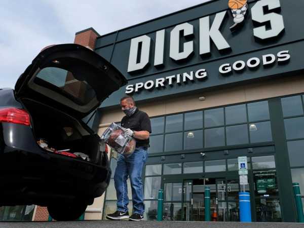 Dick’s 2Q profit falls, and the retailer lowers its full-year outlook on worries about theft