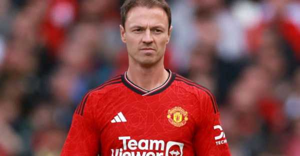 Man United keen to sign Jonny Evans despite Harry Maguire’s transfer collapse