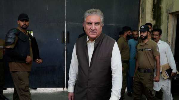 Pakistan arrests opposition leader accused of exposing official secrets, harming national interest