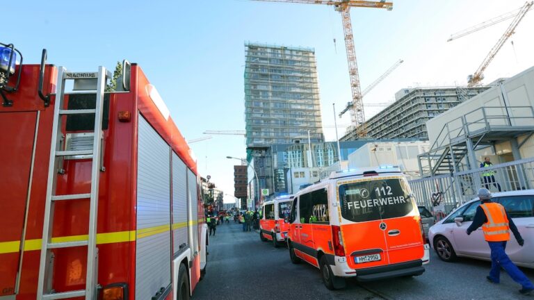 At least 3 dead as workers fall from scaffolding at building site in Hamburg