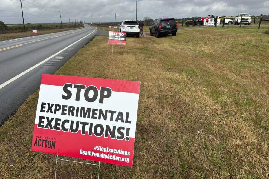 A signs calls for a stop to experimental executions as activists protest in Alabama.