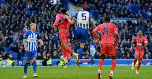Lewis Dunk’s last-gasp leveller earns 10-man Brighton draw with Everton