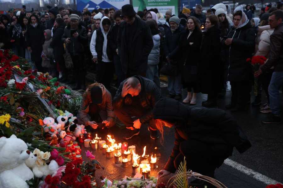 Candlelight vigil for Russia terrorist attack