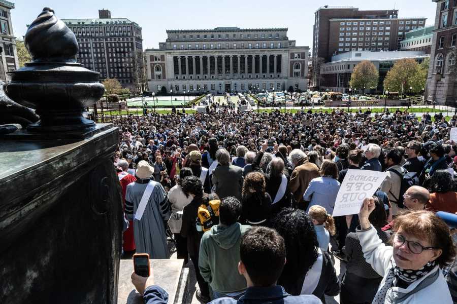 A huge crowd of demonstrators on the Columbia University campus.