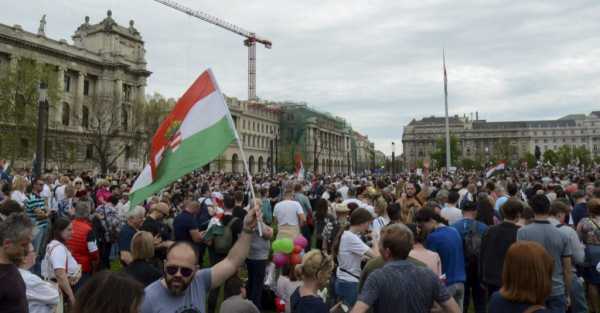 Tens of thousands turn out to back challenger to Hungary’s Orban