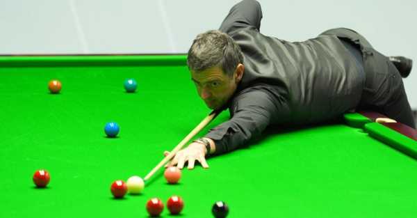 Ronnie O’Sullivan leads Ryan Day as Stephen Maguire reaches Crucible quarters