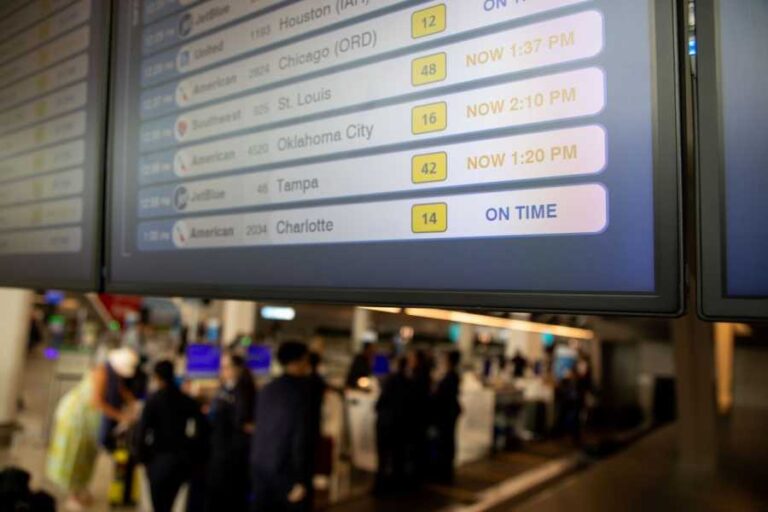 What the White House’s new flight delay refund rule means for you